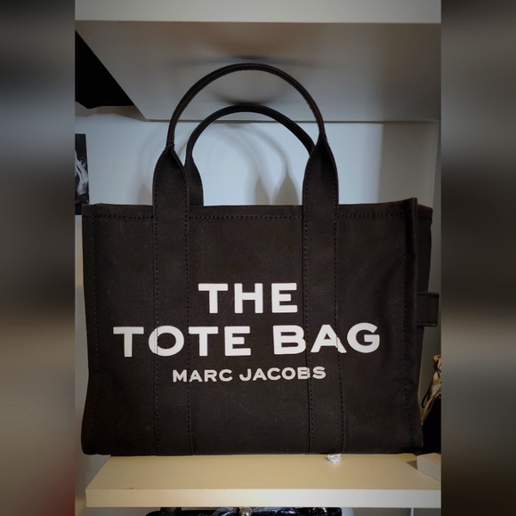 Marc Jacobs Handbags - MARC JACOBS THE TOTE BAG (MEDIUM)
